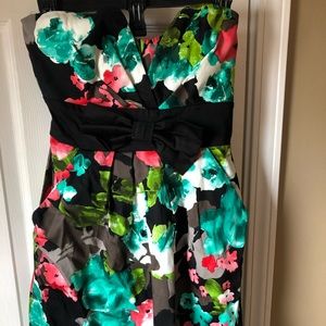 Strapless short mini dress with pockets